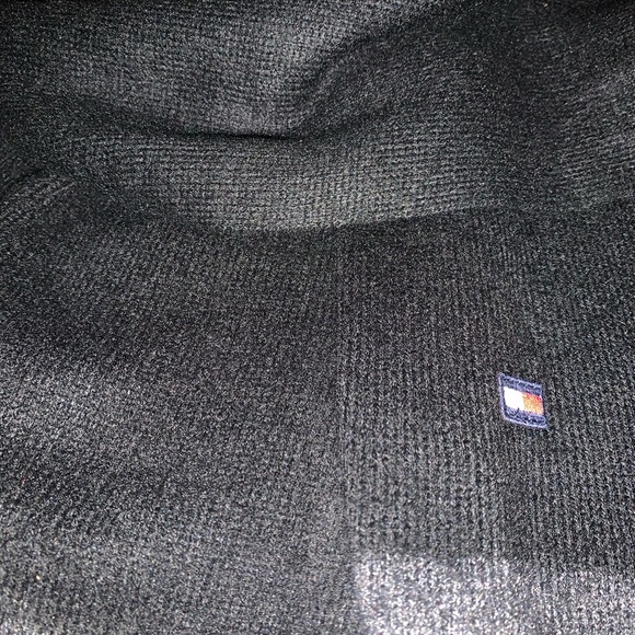 Tommy Hilfiger Accessories - Tommy Hilfiger black scarf with grey trim